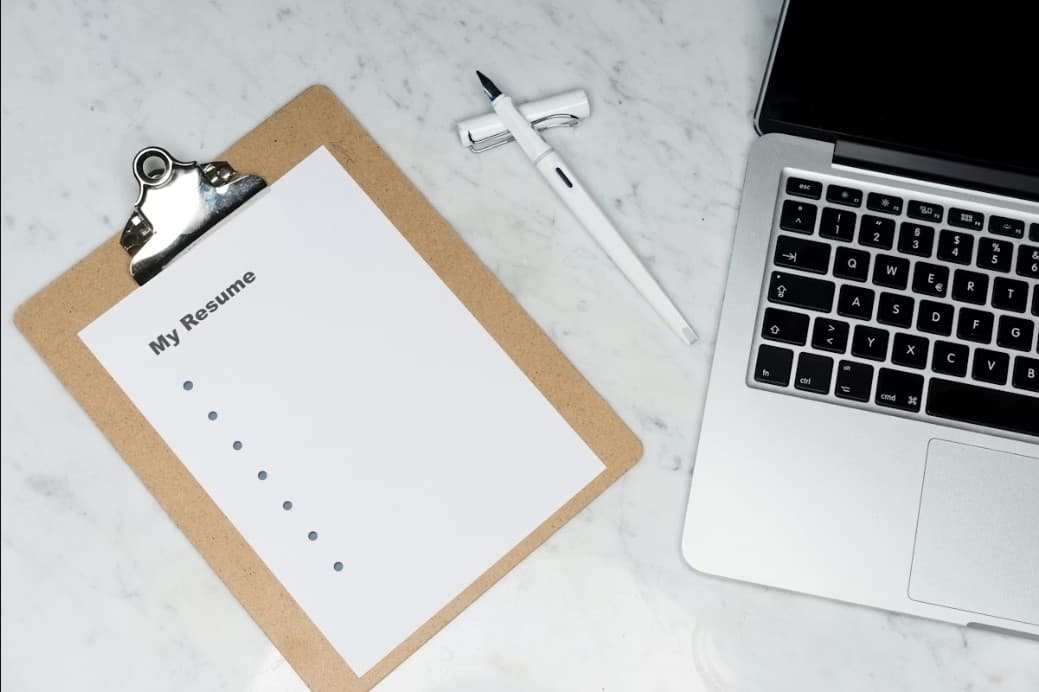How to Write a CV in English: Complete Guide, Phrases, and Templates - cover image
